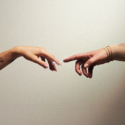 LAUD - Наелектризована