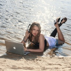 NANA SOLIS - голосові